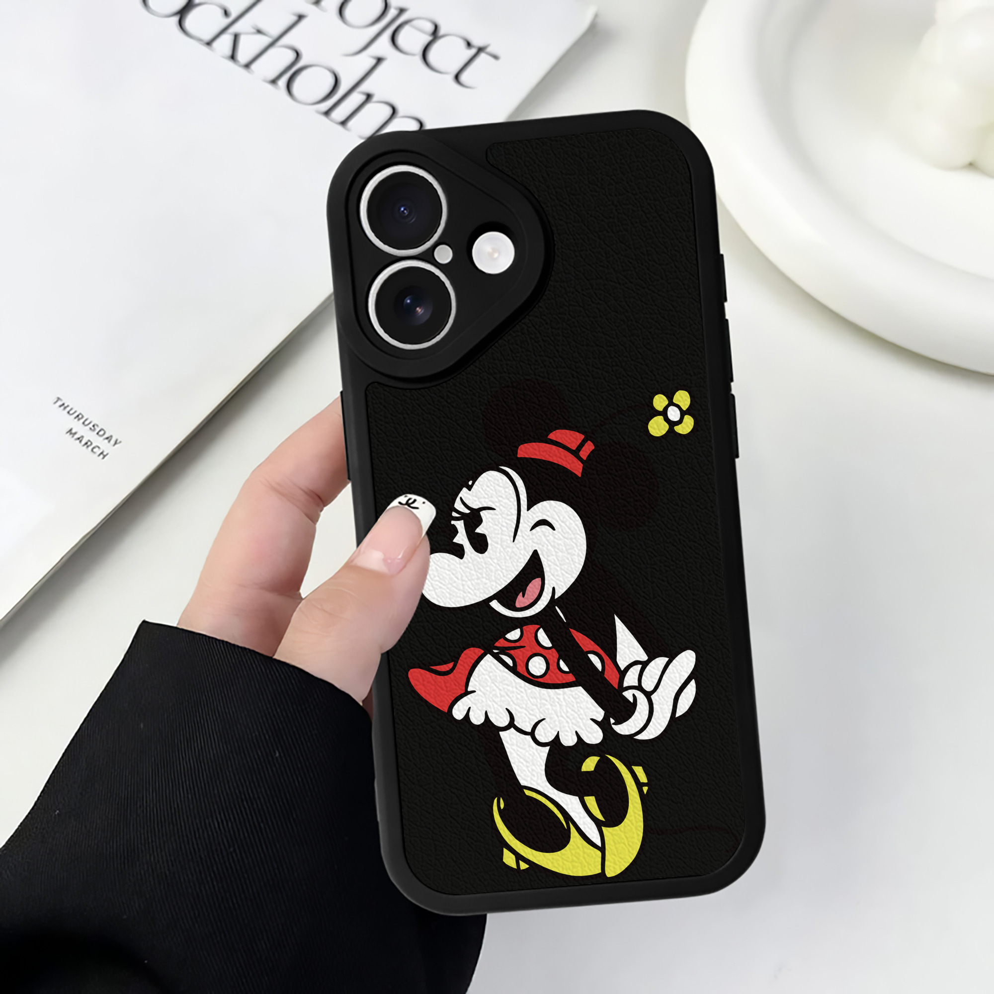 （画像用） ミッキーマウス Mickey Mouse 【iPhone 16シリーズ対応】シリコンスマホケース（レザー調） 材質：シリコン